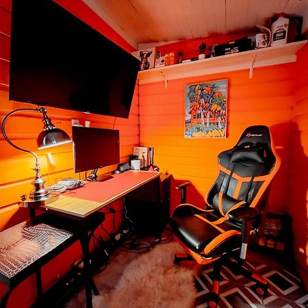 Giggling Creek Cottage - Bedjet! King Sized! Gazebo, 45 Acres, Arcades, Nintendo, More Henry ภายนอก รูปภาพ