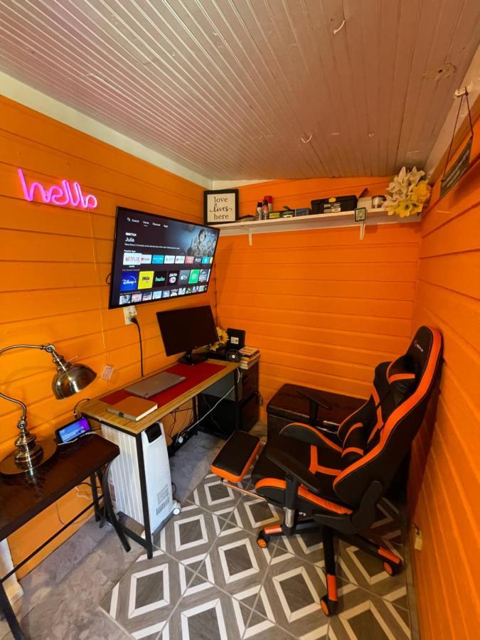 Giggling Creek Cottage - Bedjet! King Sized! Gazebo, 45 Acres, Arcades, Nintendo, More Henry ภายนอก รูปภาพ
