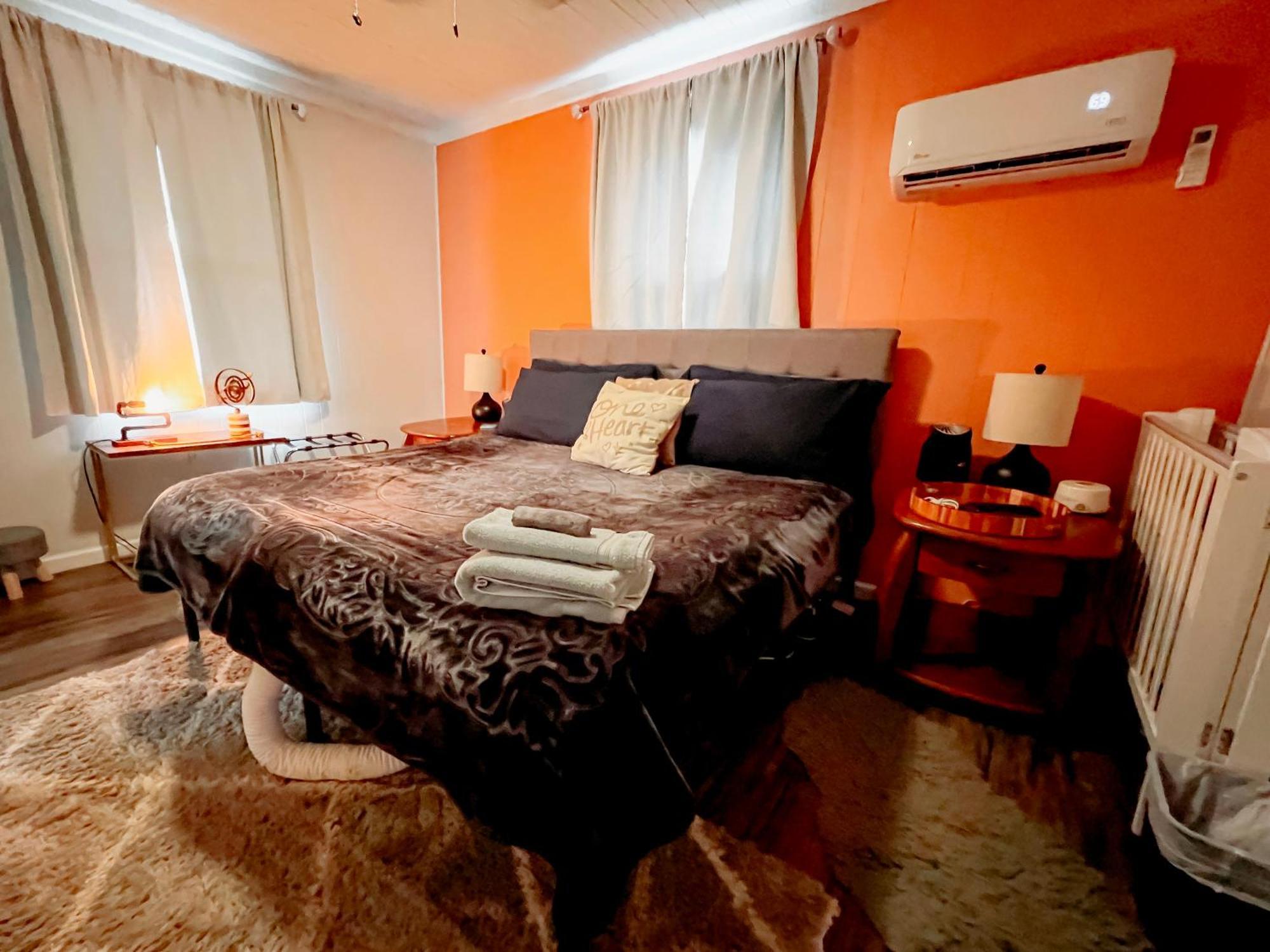 Giggling Creek Cottage - Bedjet! King Sized! Gazebo, 45 Acres, Arcades, Nintendo, More Henry ภายนอก รูปภาพ